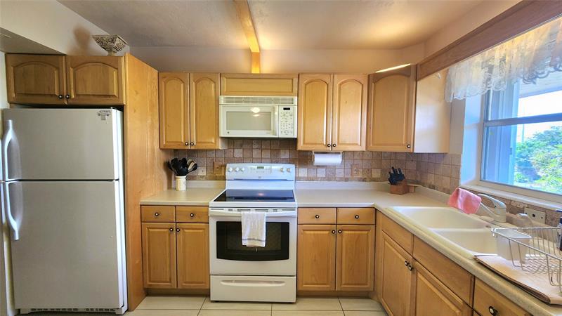 Image 3 of 50 For 700 6th Ave  302