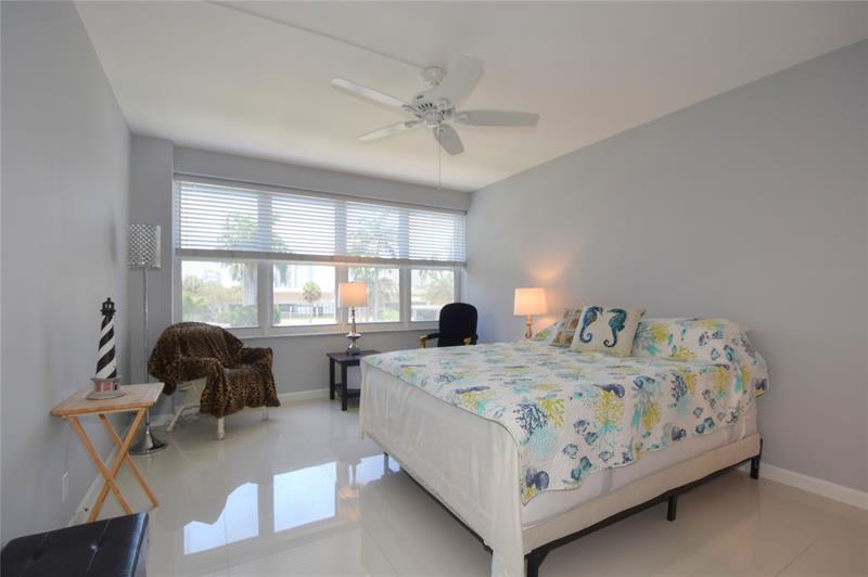 Image 16 of 42 For 3333 34th St  209