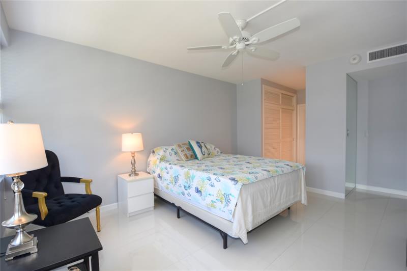 Image 20 of 42 For 3333 34th St  209