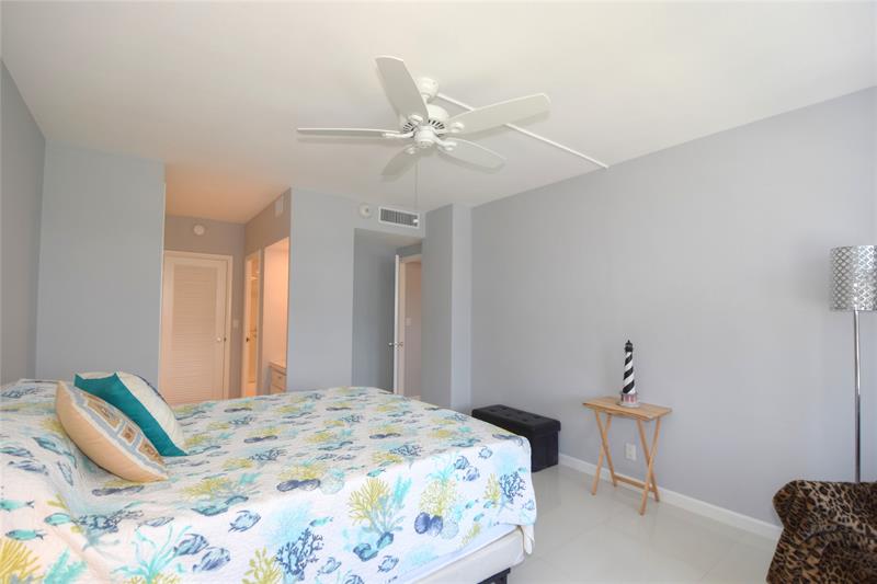 Image 21 of 42 For 3333 34th St  209