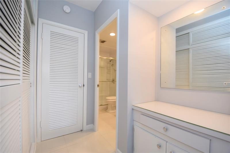 Image 22 of 42 For 3333 34th St  209