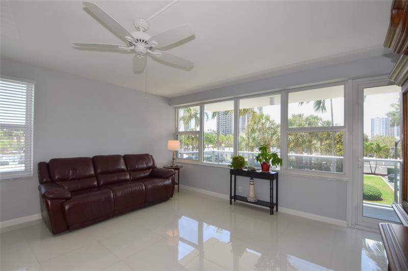 Image 6 of 42 For 3333 34th St  209