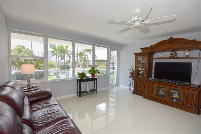 Image 7 of 42 For 3333 34th St  209