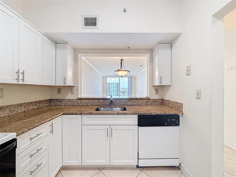 Image 20 of 45 For 3020 32nd Ave  510