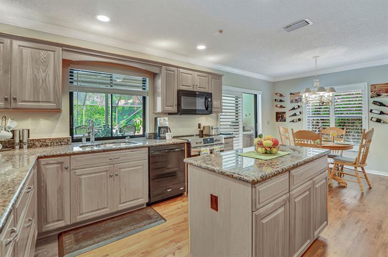 Image 10 of 47 For 243 Woodlake Circle