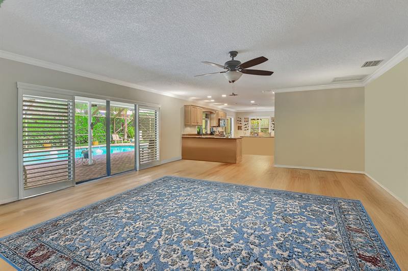 Image 13 of 47 For 243 Woodlake Circle