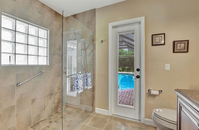 Image 15 of 47 For 243 Woodlake Circle