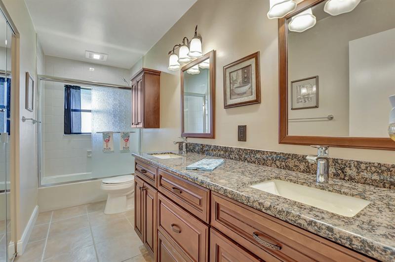 Image 21 of 47 For 243 Woodlake Circle
