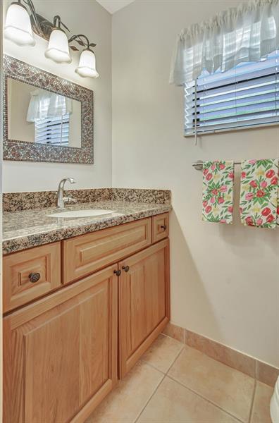 Image 25 of 47 For 243 Woodlake Circle
