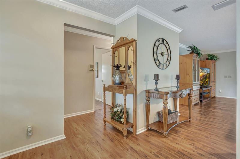 Image 27 of 47 For 243 Woodlake Circle
