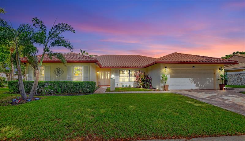 Image 3 of 47 For 243 Woodlake Circle