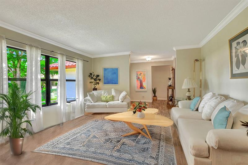 Image 8 of 47 For 243 Woodlake Circle