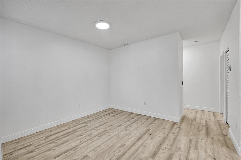 Image 18 of 55 For 4819 53rd Cir