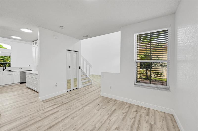 Image 19 of 55 For 4819 53rd Cir