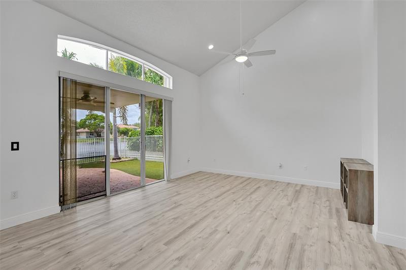 Image 24 of 55 For 4819 53rd Cir