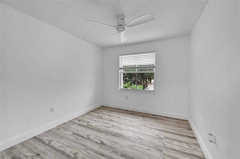 Image 35 of 55 For 4819 53rd Cir