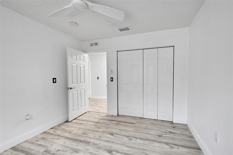 Image 36 of 55 For 4819 53rd Cir