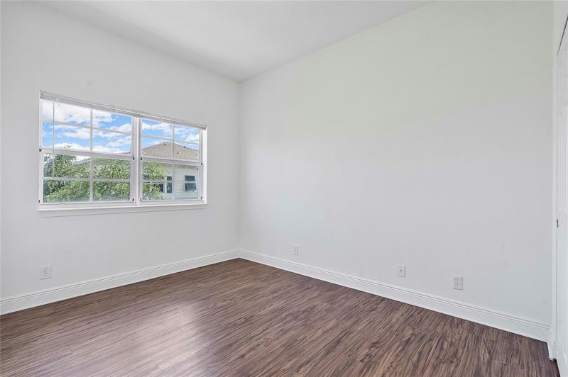 Image 18 of 49 For 241 6th Pl  
