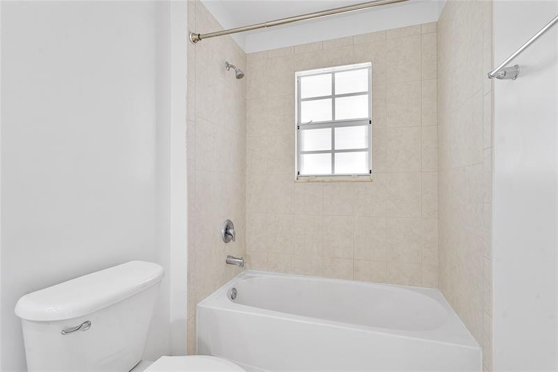 Image 19 of 49 For 241 6th Pl  