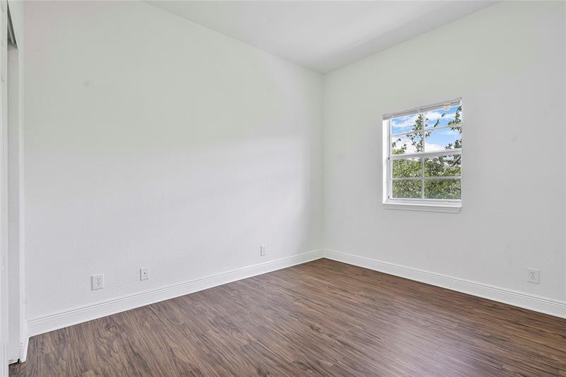 Image 26 of 49 For 241 6th Pl  