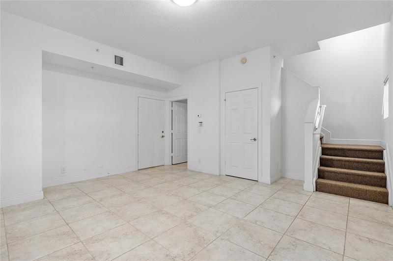 Image 9 of 49 For 241 6th Pl  