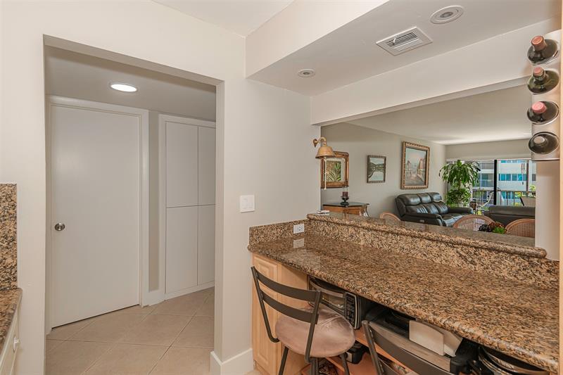 Image 13 of 28 For 230 Lakeview Dr  201
