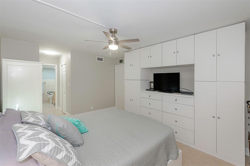 Image 22 of 28 For 230 Lakeview Dr  201
