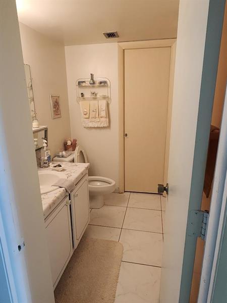 Image 14 of 18 For 1849 Ocean Dr  203