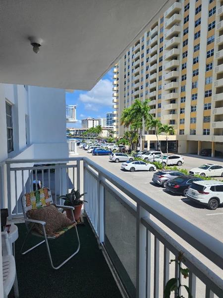 Image 4 of 18 For 1849 Ocean Dr  203