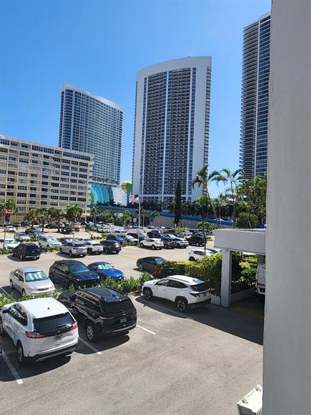 Image 9 of 18 For 1849 Ocean Dr  203