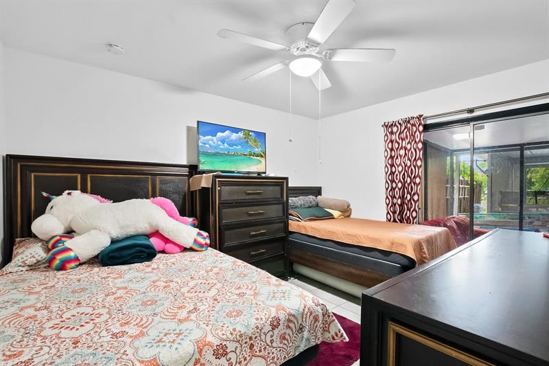 Image 11 of 25 For 581 46th St  581