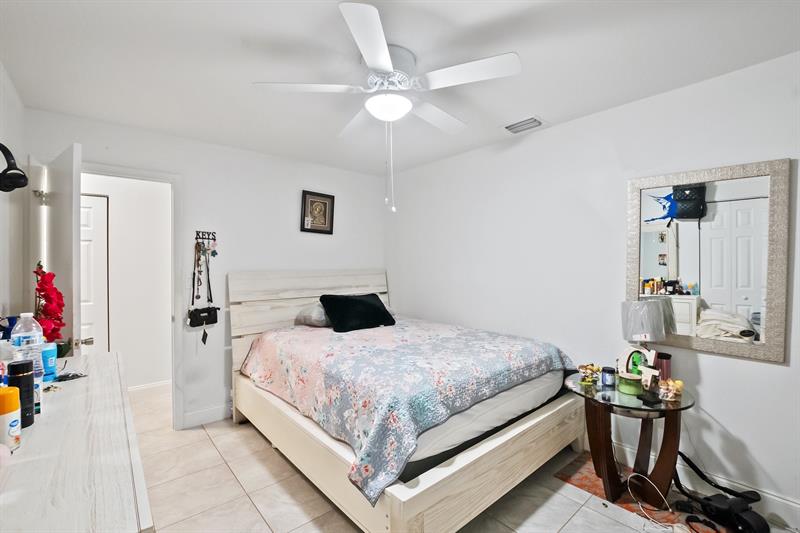 Image 15 of 25 For 581 46th St  581