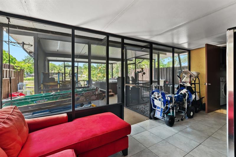 Image 17 of 25 For 581 46th St  581