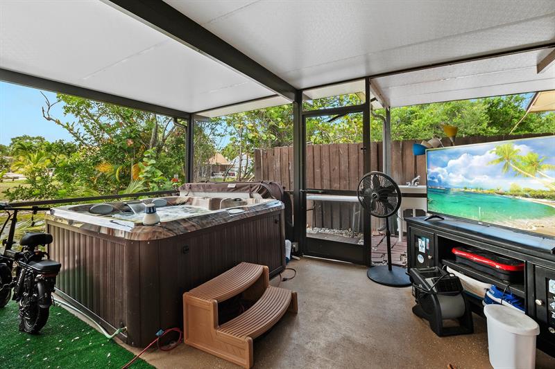 Image 19 of 25 For 581 46th St  581
