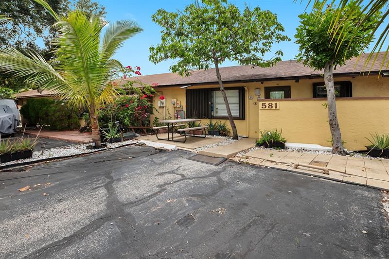 Image 3 of 25 For 581 46th St  581
