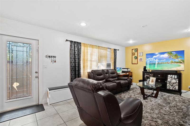 Image 5 of 25 For 581 46th St  581