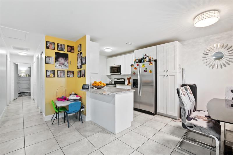 Image 7 of 25 For 581 46th St  581