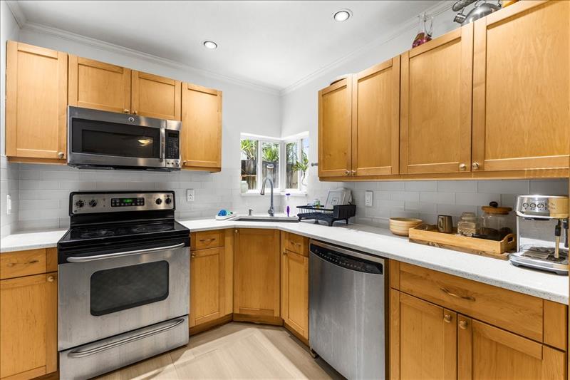 Image 12 of 39 For 481 46th St  
