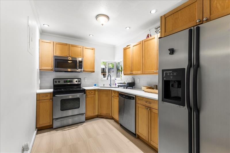 Image 14 of 39 For 481 46th St  