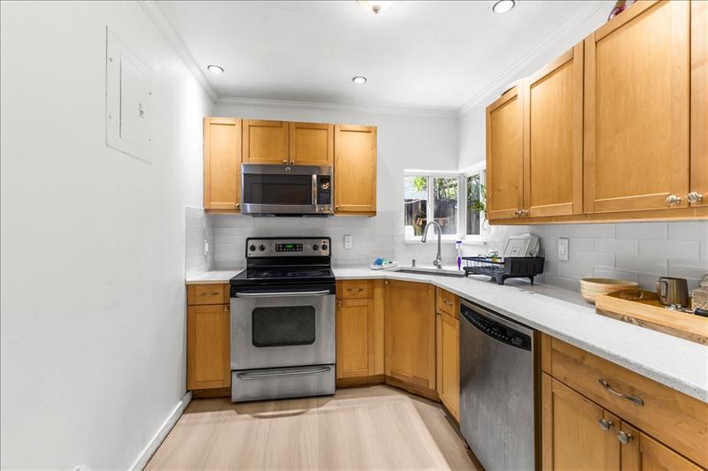 Image 15 of 39 For 481 46th St  