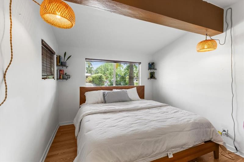 Image 17 of 39 For 481 46th St  