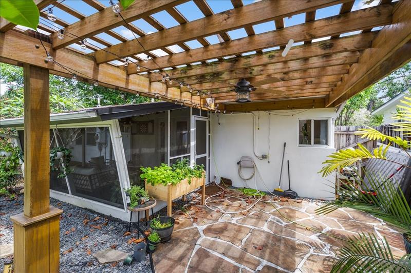 Image 24 of 39 For 481 46th St  