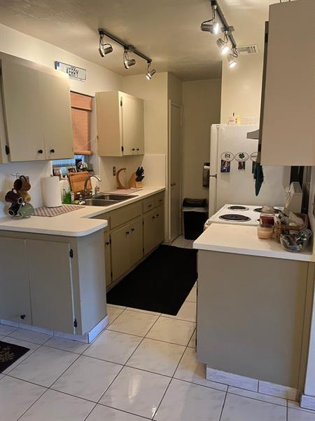 Image 6 of 27 For 2230 Jackson St  8w