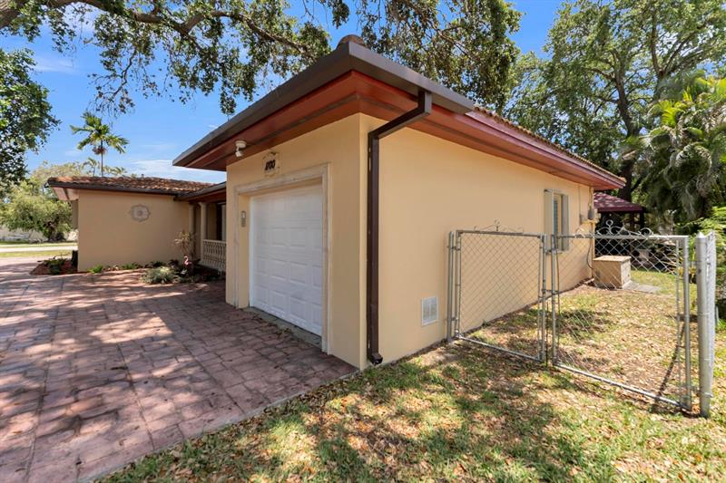 Image 3 of 37 For 1100 Heron Ave
