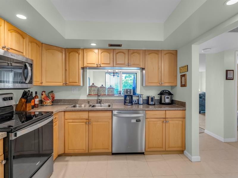 Image 13 of 51 For 1101 Colony Point Cir  422