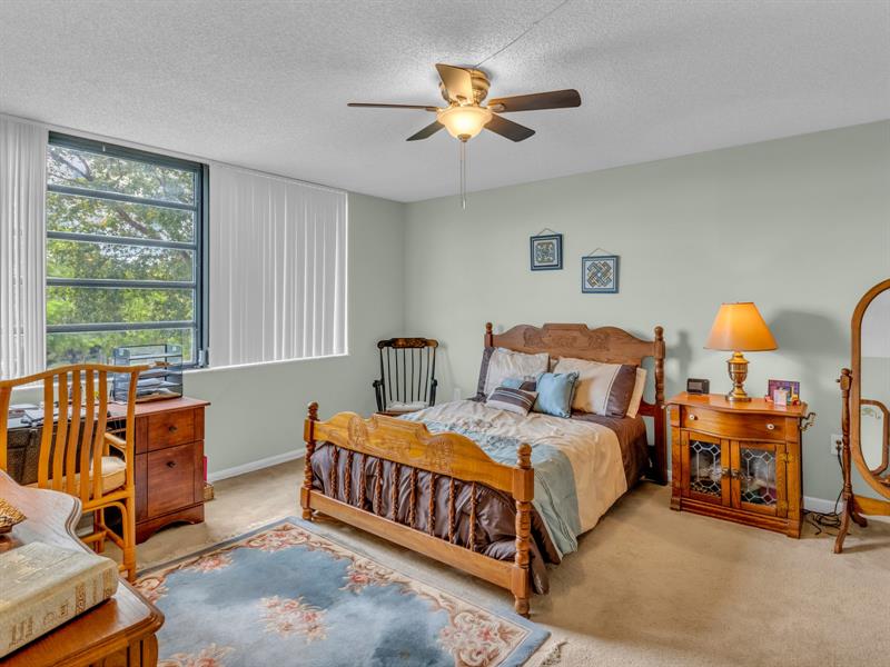 Image 26 of 51 For 1101 Colony Point Cir  422