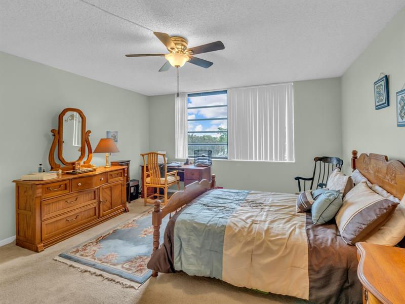 Image 27 of 51 For 1101 Colony Point Cir  422
