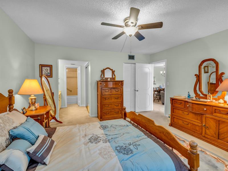 Image 28 of 51 For 1101 Colony Point Cir  422