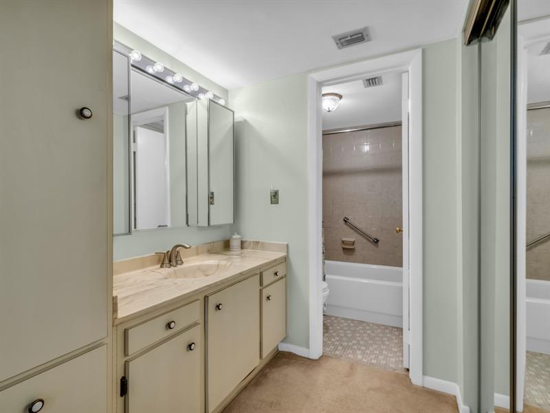 Image 29 of 51 For 1101 Colony Point Cir  422