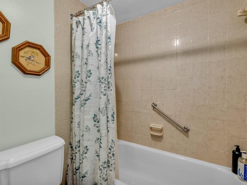 Image 30 of 51 For 1101 Colony Point Cir  422